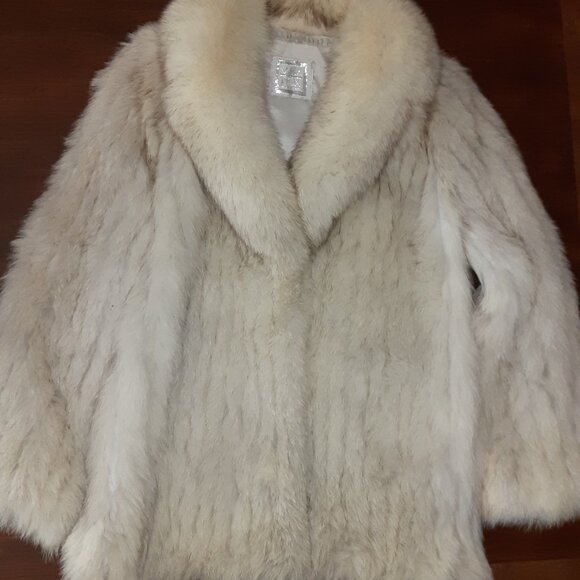 Elegant Cream Fur Coat - Picture 1 of 5